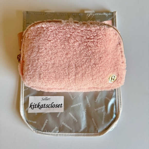 🆕 1L PINK MIST/GOLD *FLEECE - NWT lululemon everywhere belt bag EBB 1L - Picture 1 of 11